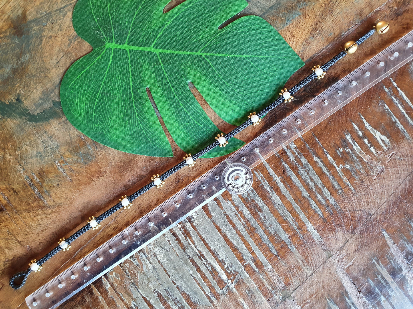 White howlite daisy flower power anklet, black macrame boho beach birthday gift, cord anniversary tribal queen crystal wanderlust 70s vibe