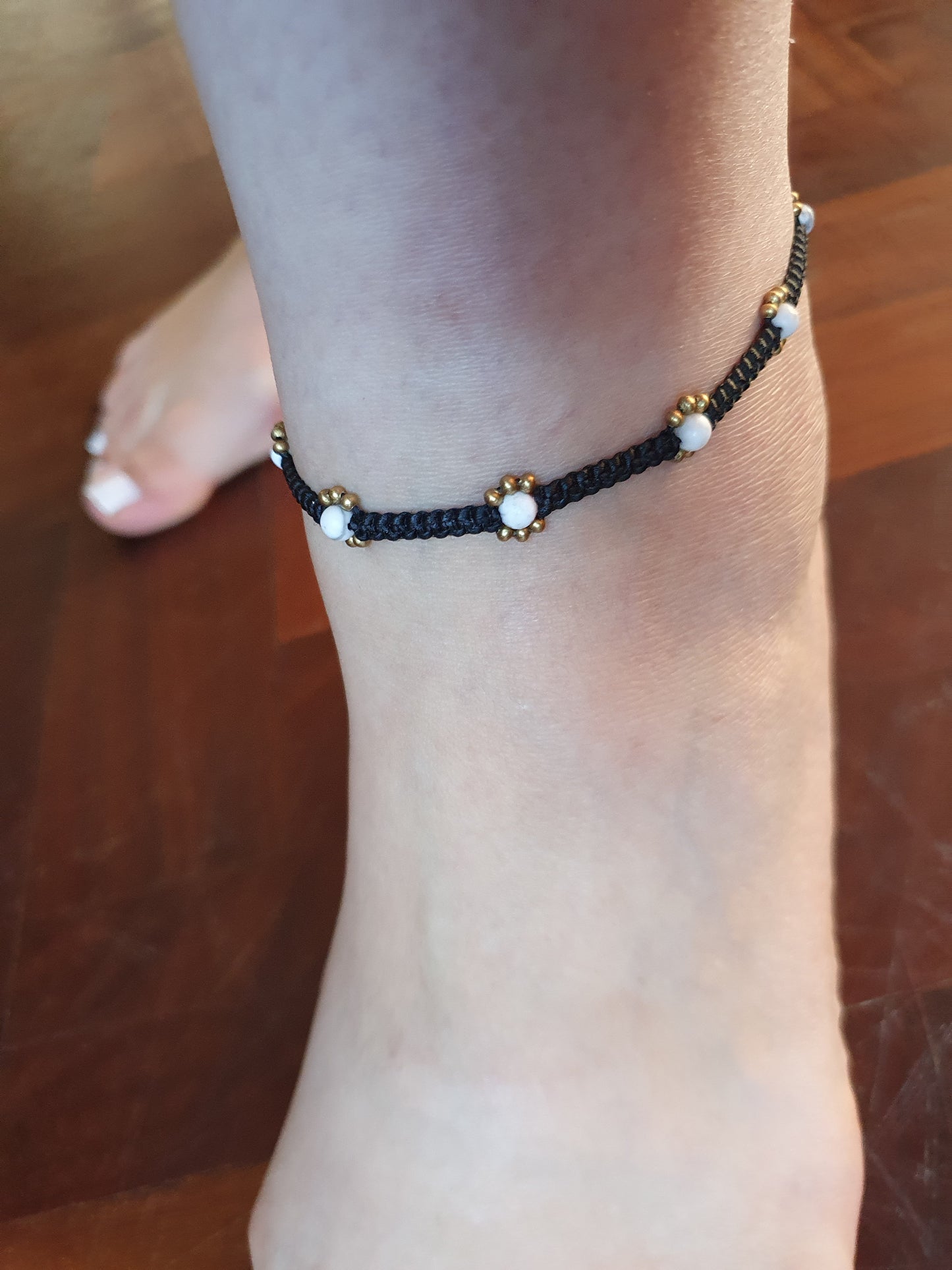 White howlite daisy flower power anklet, black macrame boho beach birthday gift, cord anniversary tribal queen crystal wanderlust 70s vibe