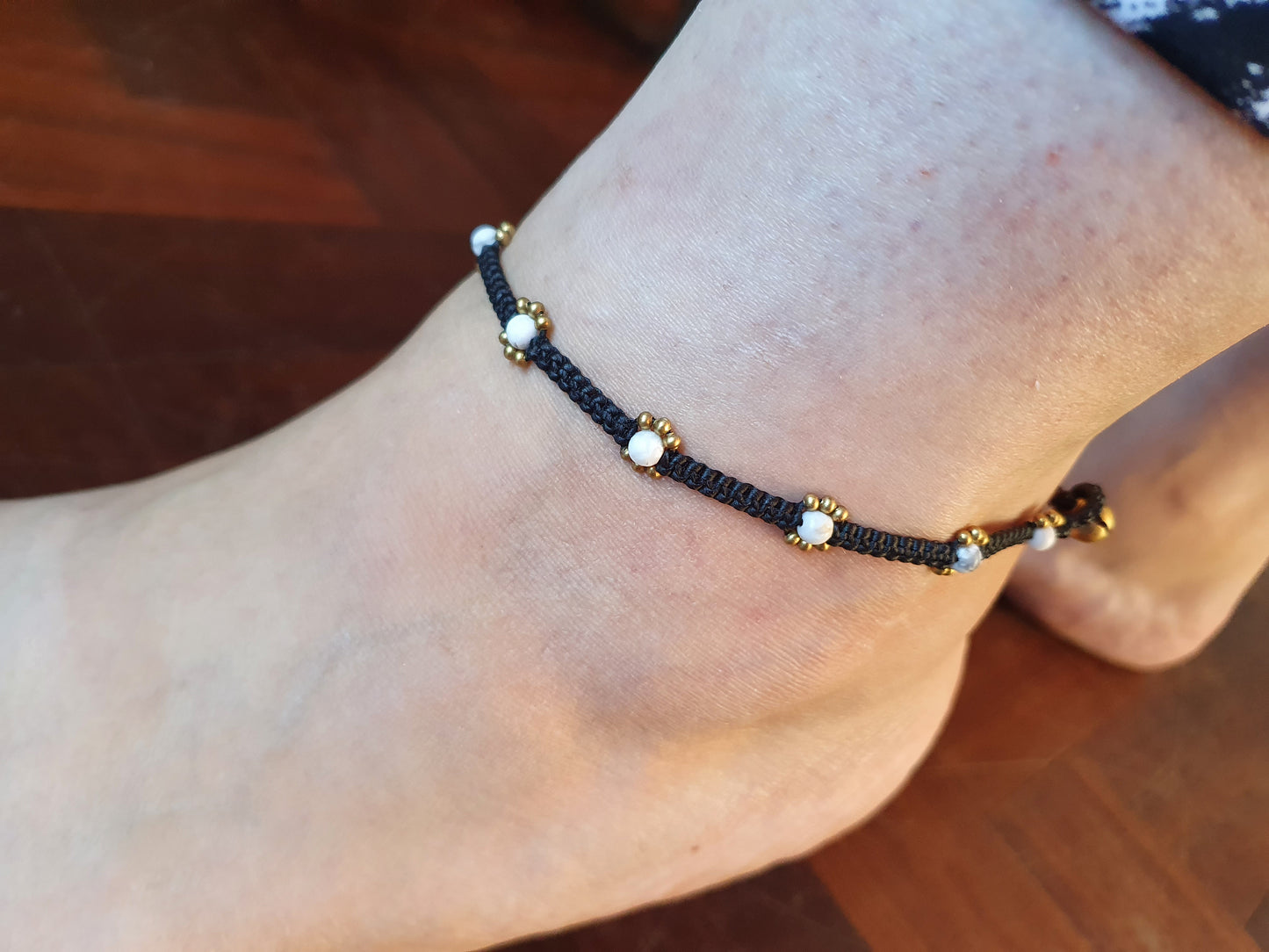 White howlite daisy flower power anklet, black macrame boho beach birthday gift, cord anniversary tribal queen crystal wanderlust 70s vibe