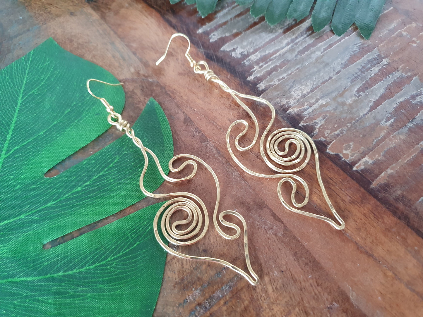 Abstract gold wire spiral earrings,hammered brass wire minimalist gold wire boho indie anniversary birthday gift for women sister wife