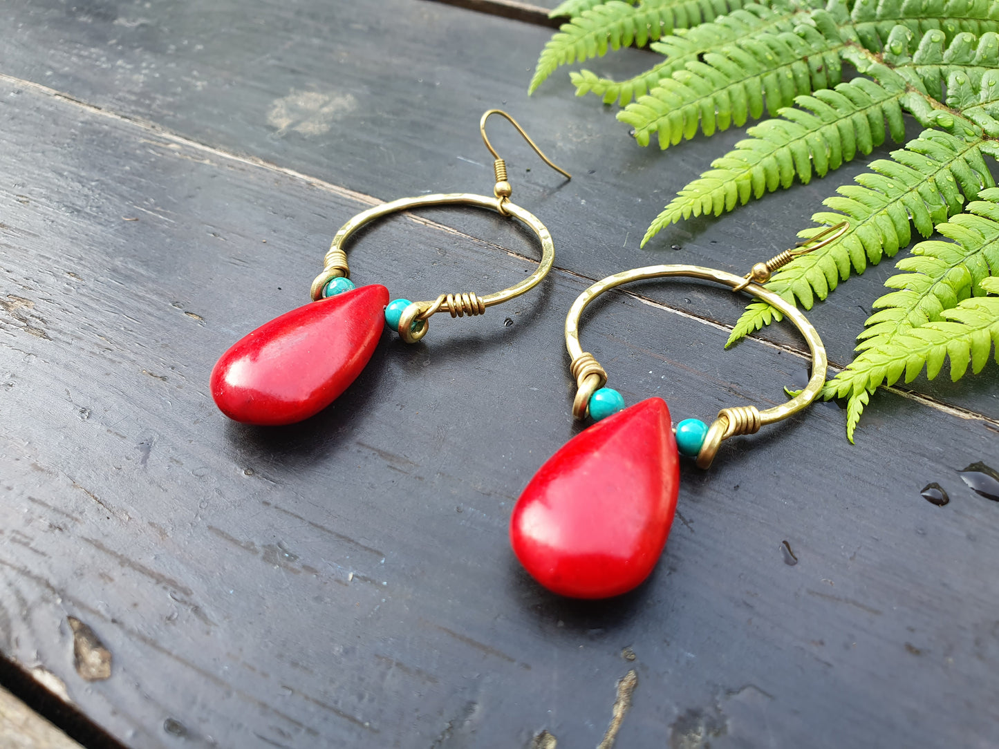 Red howlite earrings,red stone earrings,gold hoop,turquoise earrings,red raindrop earrings,boho earrings,minimalist earrings,gemstone dangly