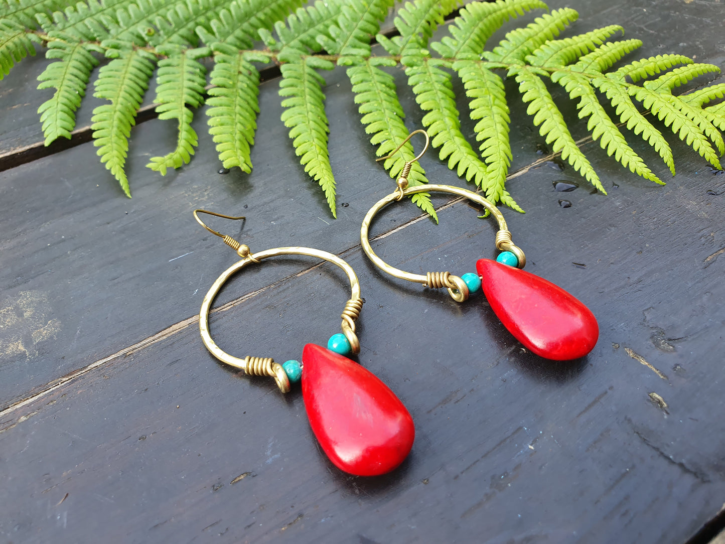 Red howlite earrings,red stone earrings,gold hoop,turquoise earrings,red raindrop earrings,boho earrings,minimalist earrings,gemstone dangly