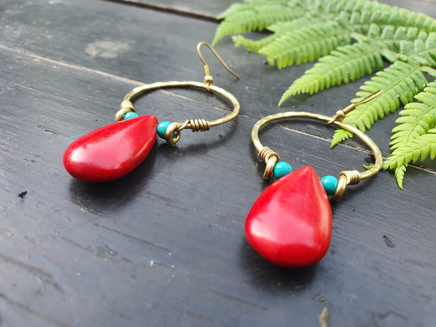 Red howlite earrings,red stone earrings,gold hoop,turquoise earrings,red raindrop earrings,boho earrings,minimalist earrings,gemstone dangly