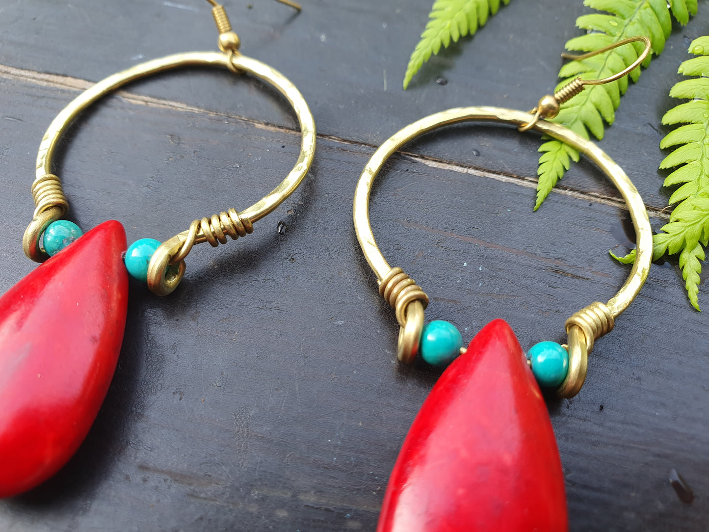 Red howlite earrings,red stone earrings,gold hoop,turquoise earrings,red raindrop earrings,boho earrings,minimalist earrings,gemstone dangly