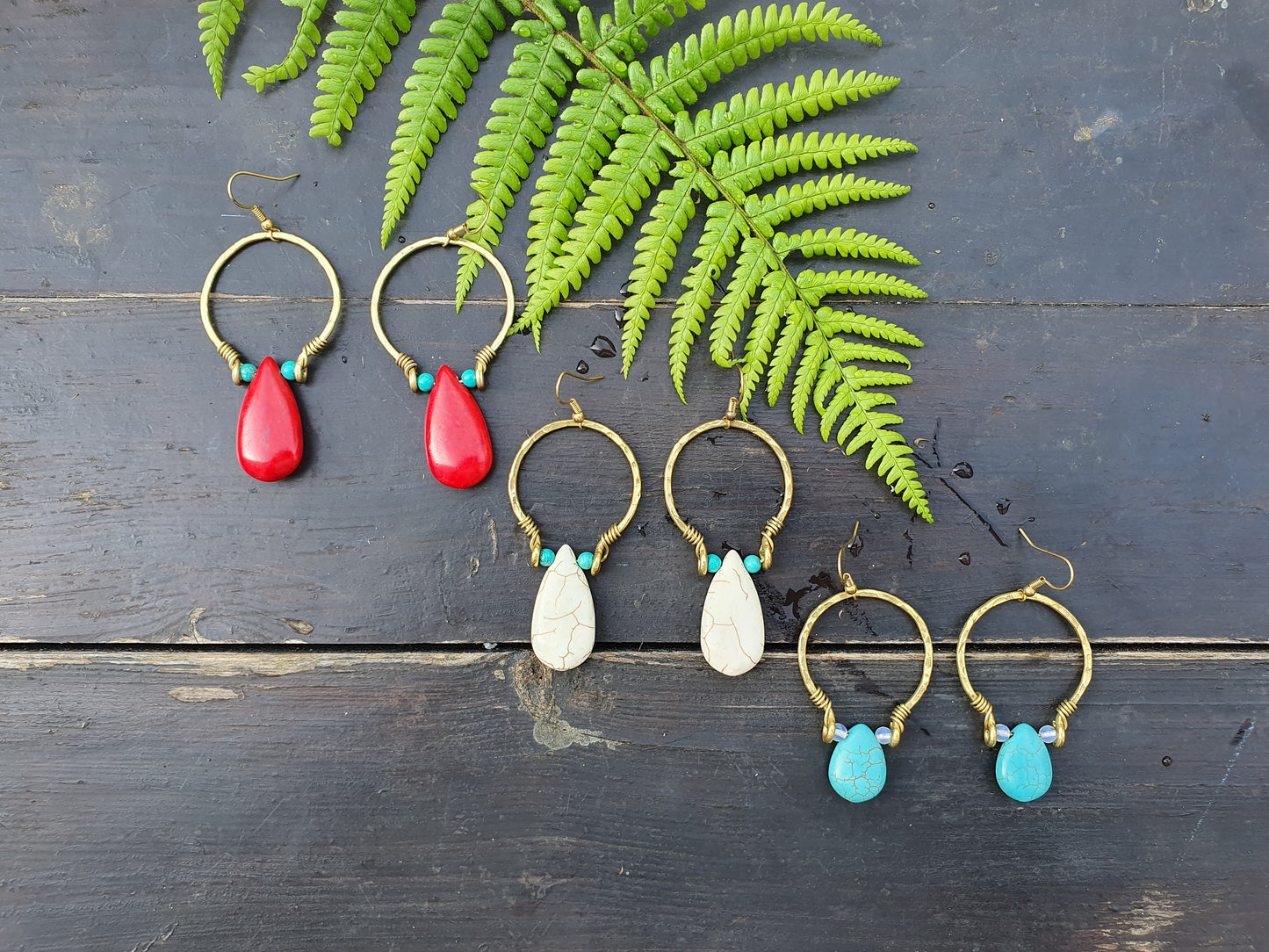 Red howlite earrings,red stone earrings,gold hoop,turquoise earrings,red raindrop earrings,boho earrings,minimalist earrings,gemstone dangly