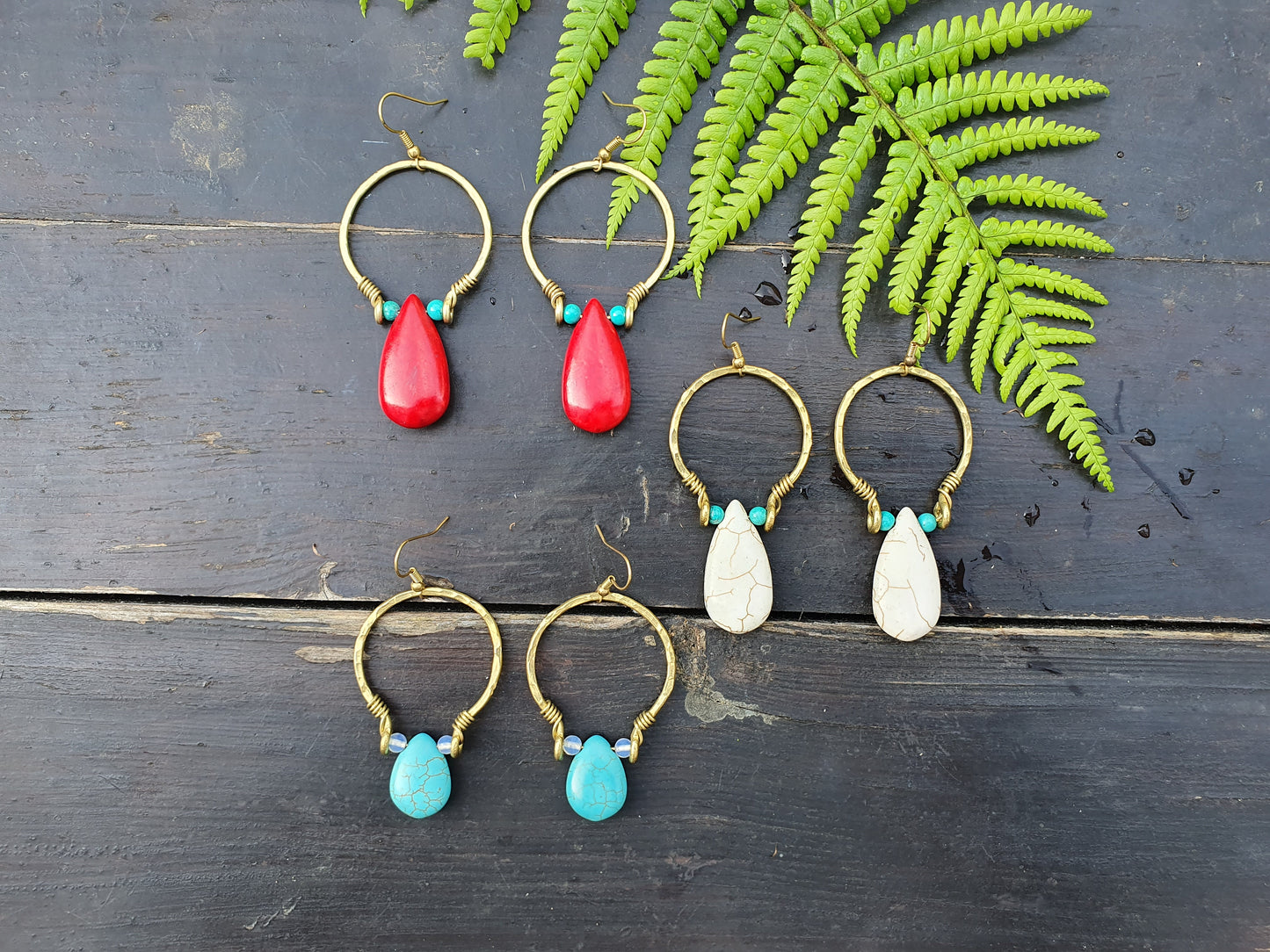 Red howlite earrings,red stone earrings,gold hoop,turquoise earrings,red raindrop earrings,boho earrings,minimalist earrings,gemstone dangly