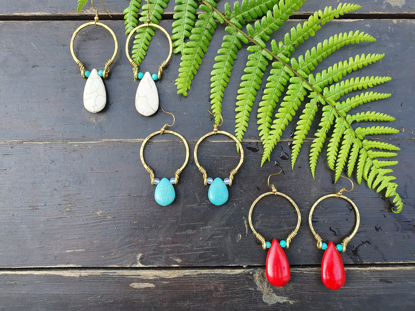 Red howlite earrings,red stone earrings,gold hoop,turquoise earrings,red raindrop earrings,boho earrings,minimalist earrings,gemstone dangly