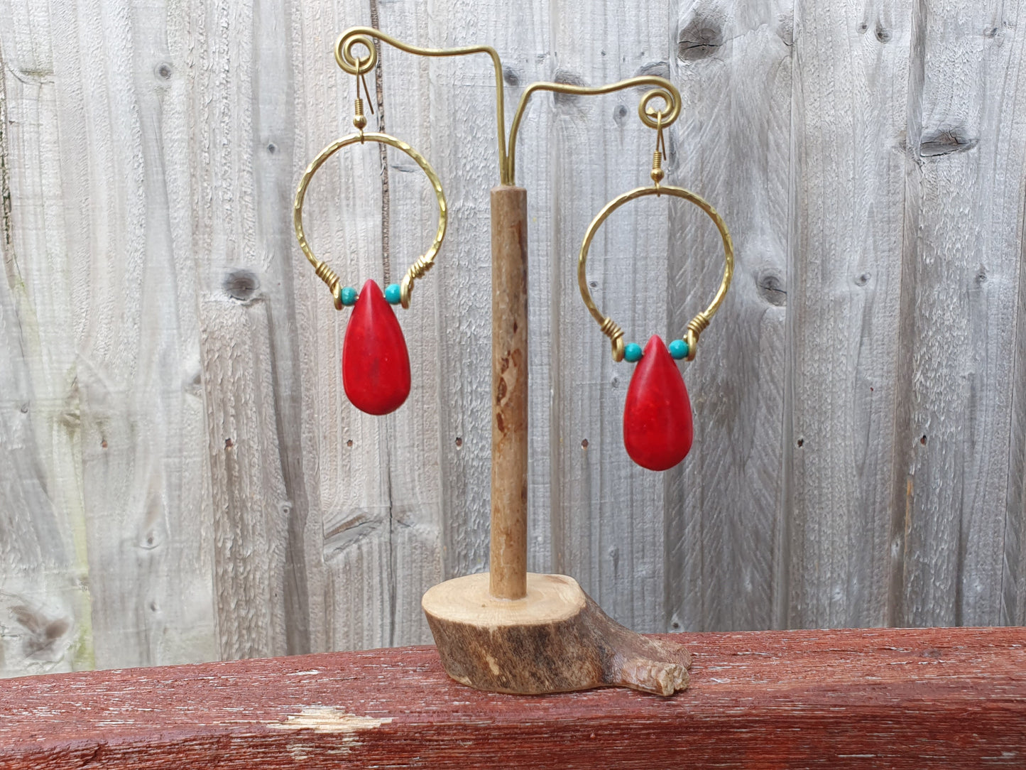 Red howlite earrings,red stone earrings,gold hoop,turquoise earrings,red raindrop earrings,boho earrings,minimalist earrings,gemstone dangly